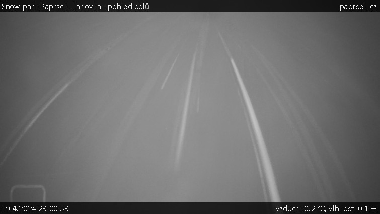 Snow park Paprsek - Lanovka - pohled dolů - 19.4.2024 v 23:00