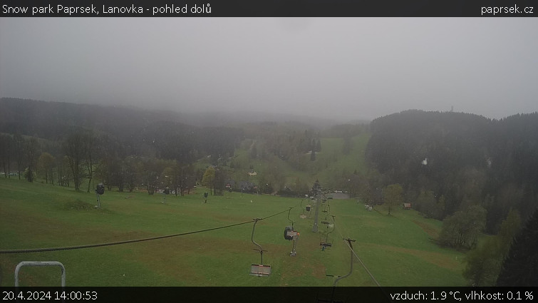 Snow park Paprsek - Lanovka - pohled dolů - 20.4.2024 v 14:00