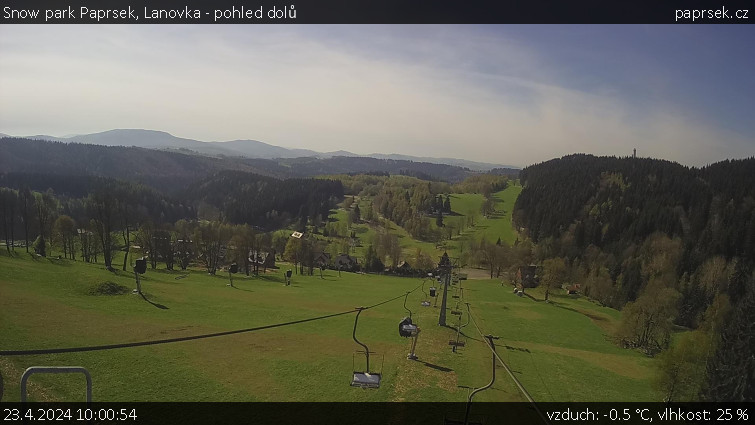 Snow park Paprsek - Lanovka - pohled dolů - 23.4.2024 v 10:00