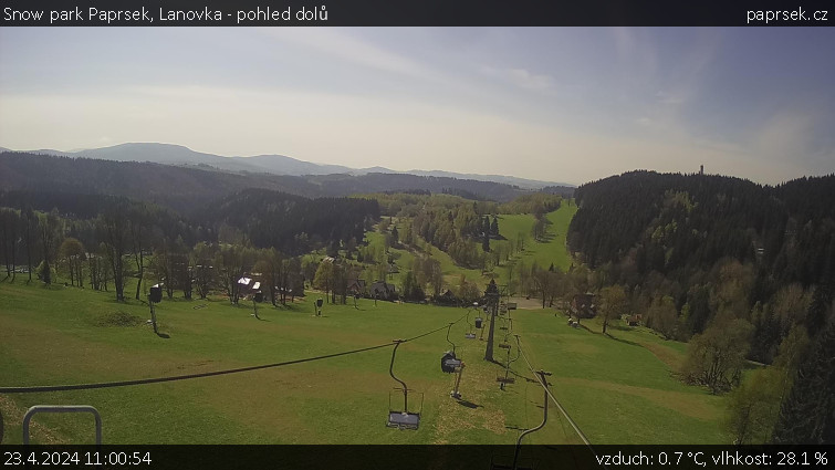 Snow park Paprsek - Lanovka - pohled dolů - 23.4.2024 v 11:00