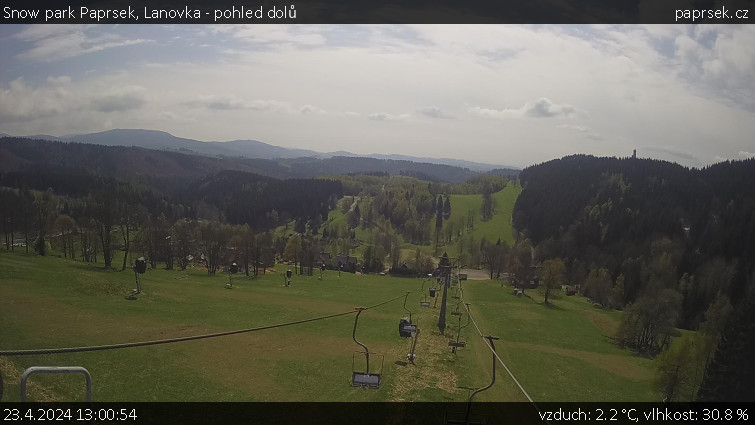 Snow park Paprsek - Lanovka - pohled dolů - 23.4.2024 v 13:00
