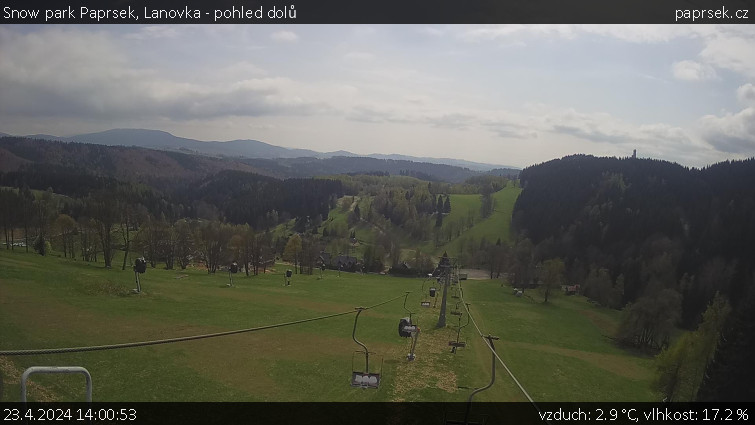 Snow park Paprsek - Lanovka - pohled dolů - 23.4.2024 v 14:00