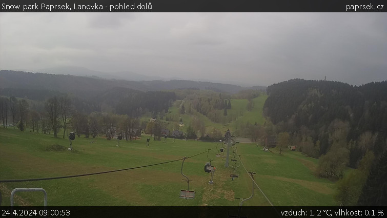 Snow park Paprsek - Lanovka - pohled dolů - 24.4.2024 v 09:00