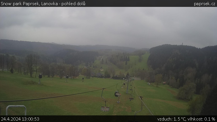 Snow park Paprsek - Lanovka - pohled dolů - 24.4.2024 v 13:00