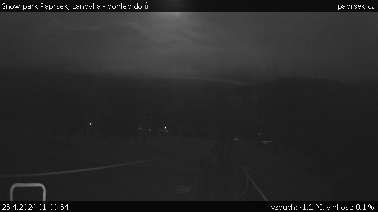 Snow park Paprsek - Lanovka - pohled dolů - 25.4.2024 v 01:00