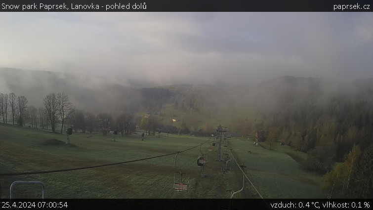 Snow park Paprsek - Lanovka - pohled dolů - 25.4.2024 v 07:00