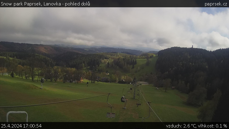 Snow park Paprsek - Lanovka - pohled dolů - 25.4.2024 v 17:00