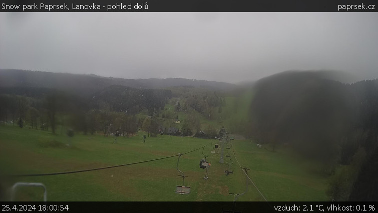 Snow park Paprsek - Lanovka - pohled dolů - 25.4.2024 v 18:00