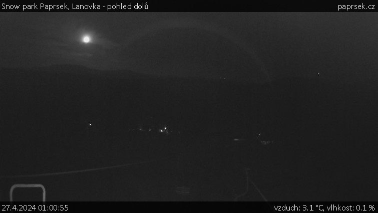 Snow park Paprsek - Lanovka - pohled dolů - 27.4.2024 v 01:00
