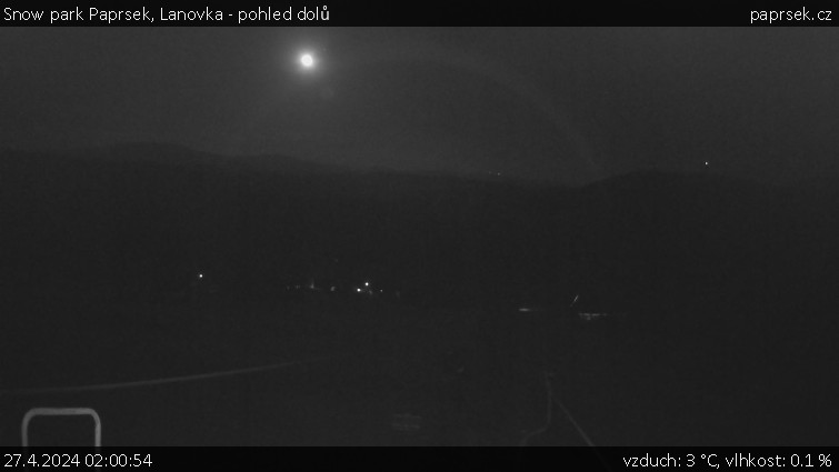 Snow park Paprsek - Lanovka - pohled dolů - 27.4.2024 v 02:00