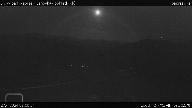 Snow park Paprsek - Lanovka - pohled dolů - 27.4.2024 v 03:00