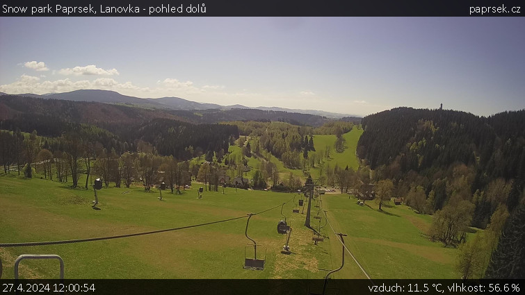 Snow park Paprsek - Lanovka - pohled dolů - 27.4.2024 v 12:00
