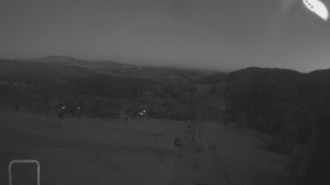 Snow park Paprsek - Lanovka - pohled dolů - 27.4.2024 v 20:50