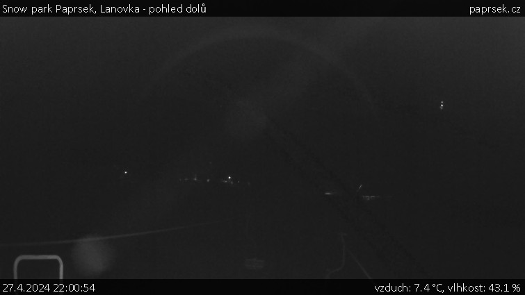 Snow park Paprsek - Lanovka - pohled dolů - 27.4.2024 v 22:00