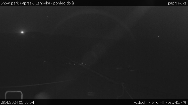 Snow park Paprsek - Lanovka - pohled dolů - 28.4.2024 v 01:00