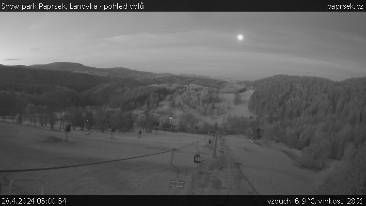 Snow park Paprsek - Lanovka - pohled dolů - 28.4.2024 v 05:00