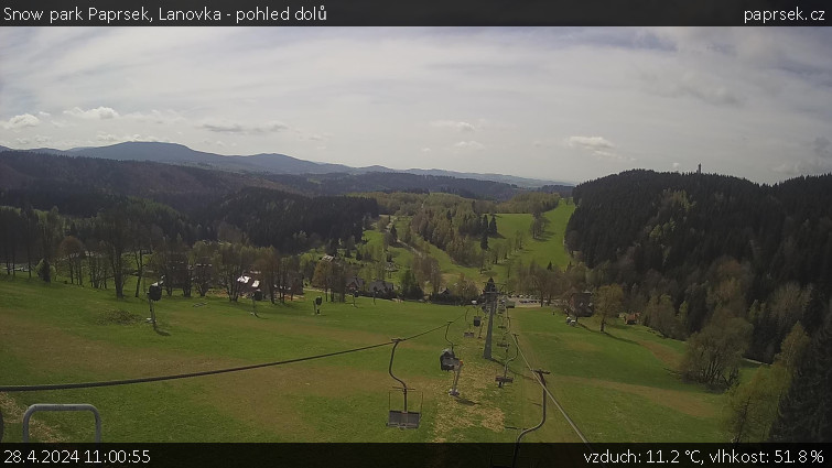 Snow park Paprsek - Lanovka - pohled dolů - 28.4.2024 v 11:00