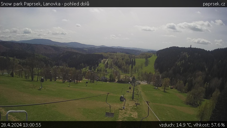 Snow park Paprsek - Lanovka - pohled dolů - 28.4.2024 v 13:00