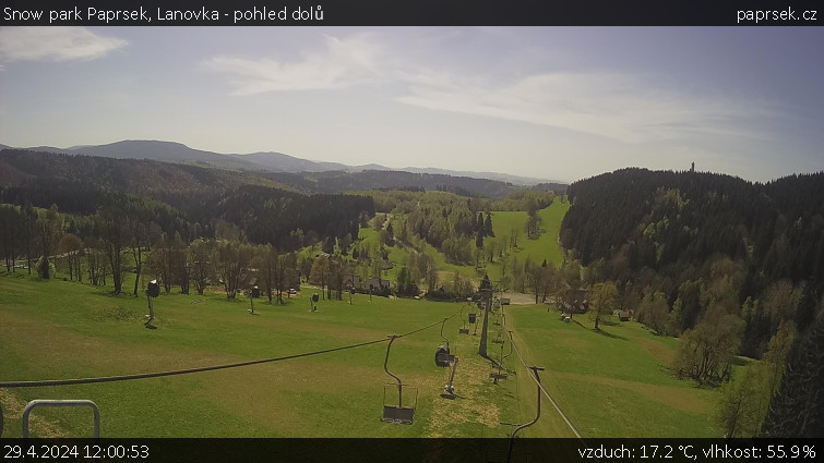 Snow park Paprsek - Lanovka - pohled dolů - 29.4.2024 v 12:00