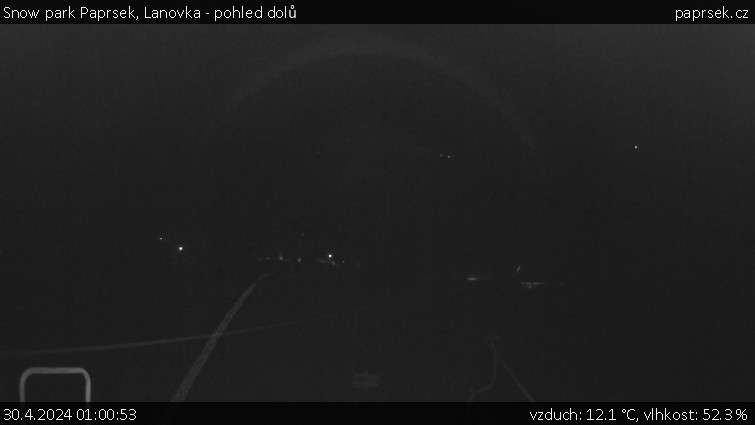 Snow park Paprsek - Lanovka - pohled dolů - 30.4.2024 v 01:00