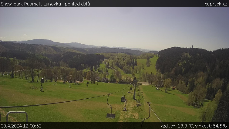 Snow park Paprsek - Lanovka - pohled dolů - 30.4.2024 v 12:00