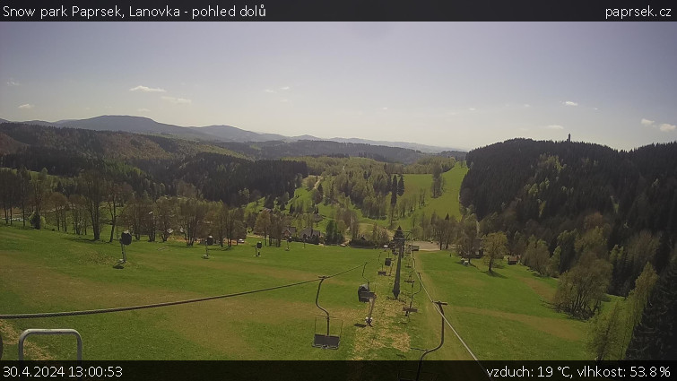 Snow park Paprsek - Lanovka - pohled dolů - 30.4.2024 v 13:00