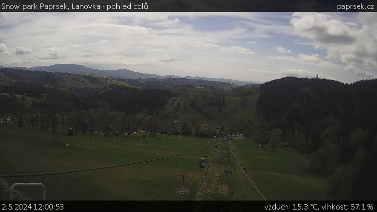 Snow park Paprsek - Lanovka - pohled dolů - 2.5.2024 v 12:00