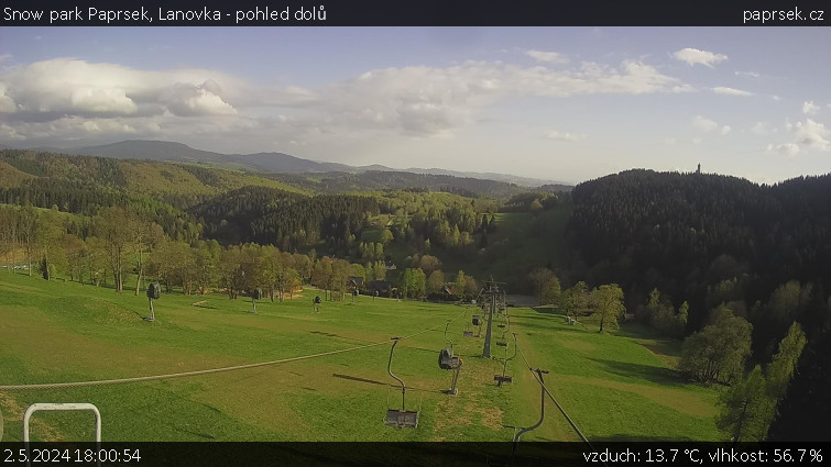 Snow park Paprsek - Lanovka - pohled dolů - 2.5.2024 v 18:00