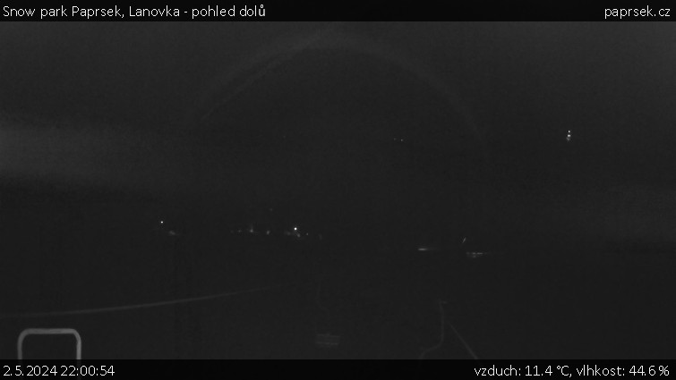 Snow park Paprsek - Lanovka - pohled dolů - 2.5.2024 v 22:00