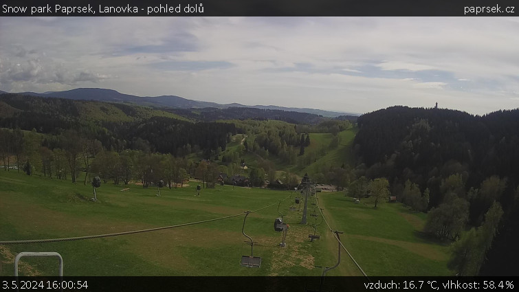 Snow park Paprsek - Lanovka - pohled dolů - 3.5.2024 v 16:00
