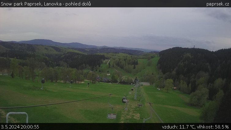 Snow park Paprsek - Lanovka - pohled dolů - 3.5.2024 v 20:00