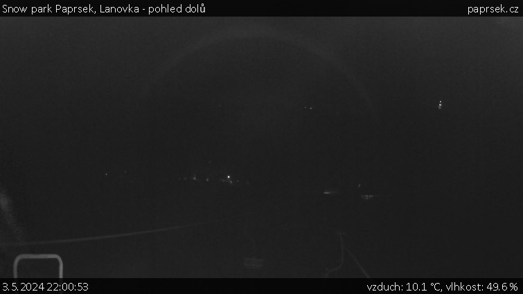 Snow park Paprsek - Lanovka - pohled dolů - 3.5.2024 v 22:00