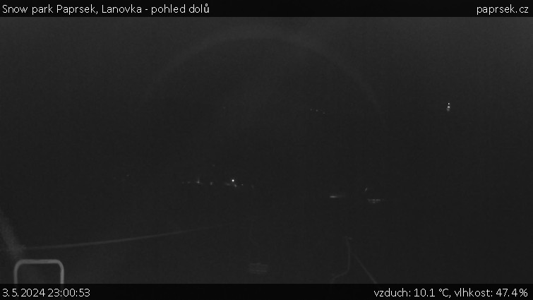 Snow park Paprsek - Lanovka - pohled dolů - 3.5.2024 v 23:00