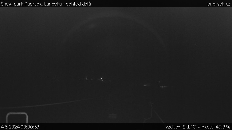 Snow park Paprsek - Lanovka - pohled dolů - 4.5.2024 v 03:00