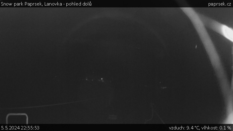 Snow park Paprsek - Lanovka - pohled dolů - 5.5.2024 v 22:55