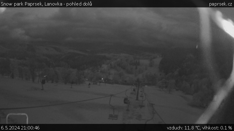 Snow park Paprsek - Lanovka - pohled dolů - 6.5.2024 v 21:00