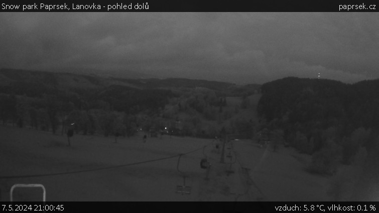 Snow park Paprsek - Lanovka - pohled dolů - 7.5.2024 v 21:00