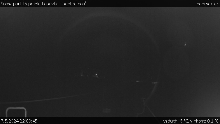 Snow park Paprsek - Lanovka - pohled dolů - 7.5.2024 v 22:00