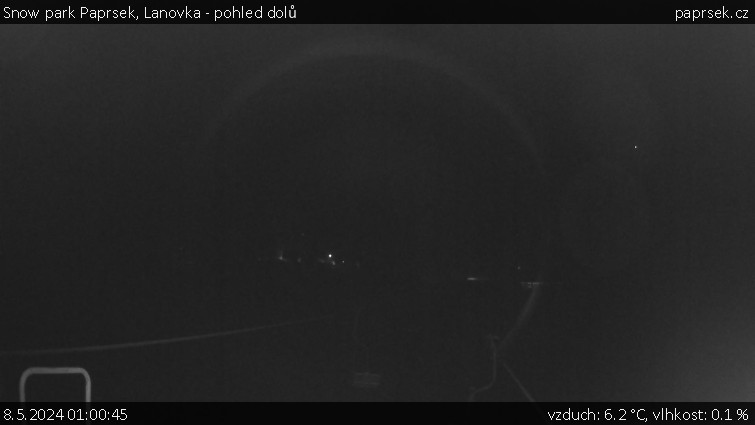 Snow park Paprsek - Lanovka - pohled dolů - 8.5.2024 v 01:00