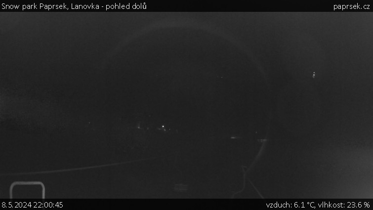 Snow park Paprsek - Lanovka - pohled dolů - 8.5.2024 v 22:00