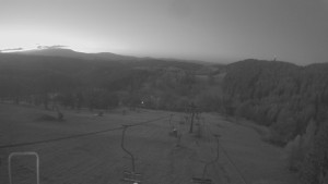 Snow park Paprsek - Lanovka - pohled dolů - 5.11.2024 v 06:05 Snow park Paprsek - Lanovka - pohled dolů - 5.11.2024 v 06:05