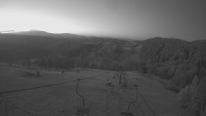 Snow park Paprsek - Lanovka - pohled dolů - 5.11.2024 v 06:15 Snow park Paprsek - Lanovka - pohled dolů - 5.11.2024 v 06:15