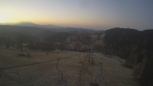 Snow park Paprsek - Lanovka - pohled dolů - 5.11.2024 v 06:30 Snow park Paprsek - Lanovka - pohled dolů - 5.11.2024 v 06:30