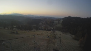 Snow park Paprsek - Lanovka - pohled dolů - 5.11.2024 v 06:35 Snow park Paprsek - Lanovka - pohled dolů - 5.11.2024 v 06:35