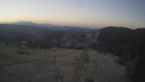 Snow park Paprsek - Lanovka - pohled dolů - 5.11.2024 v 06:55 Snow park Paprsek - Lanovka - pohled dolů - 5.11.2024 v 06:55