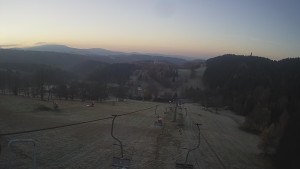 Snow park Paprsek - Lanovka - pohled dolů - 5.11.2024 v 07:00 Snow park Paprsek - Lanovka - pohled dolů - 5.11.2024 v 07:00