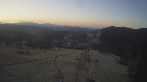 Snow park Paprsek - Lanovka - pohled dolů - 5.11.2024 v 07:05 Snow park Paprsek - Lanovka - pohled dolů - 5.11.2024 v 07:05