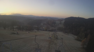 Snow park Paprsek - Lanovka - pohled dolů - 5.11.2024 v 07:10 Snow park Paprsek - Lanovka - pohled dolů - 5.11.2024 v 07:10