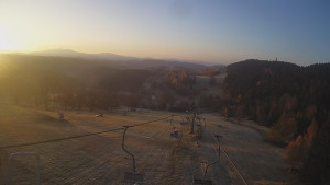 Snow park Paprsek - Lanovka - pohled dolů - 5.11.2024 v 07:20 Snow park Paprsek - Lanovka - pohled dolů - 5.11.2024 v 07:20