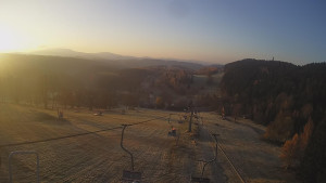 Snow park Paprsek - Lanovka - pohled dolů - 5.11.2024 v 07:25 Snow park Paprsek - Lanovka - pohled dolů - 5.11.2024 v 07:25